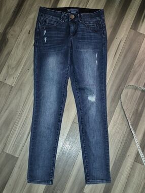 Democracy"ab solution" Women's Skinny Jeans with Light Distressing..size 4